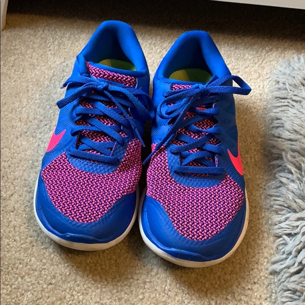 Women’s Nike athletic shoes